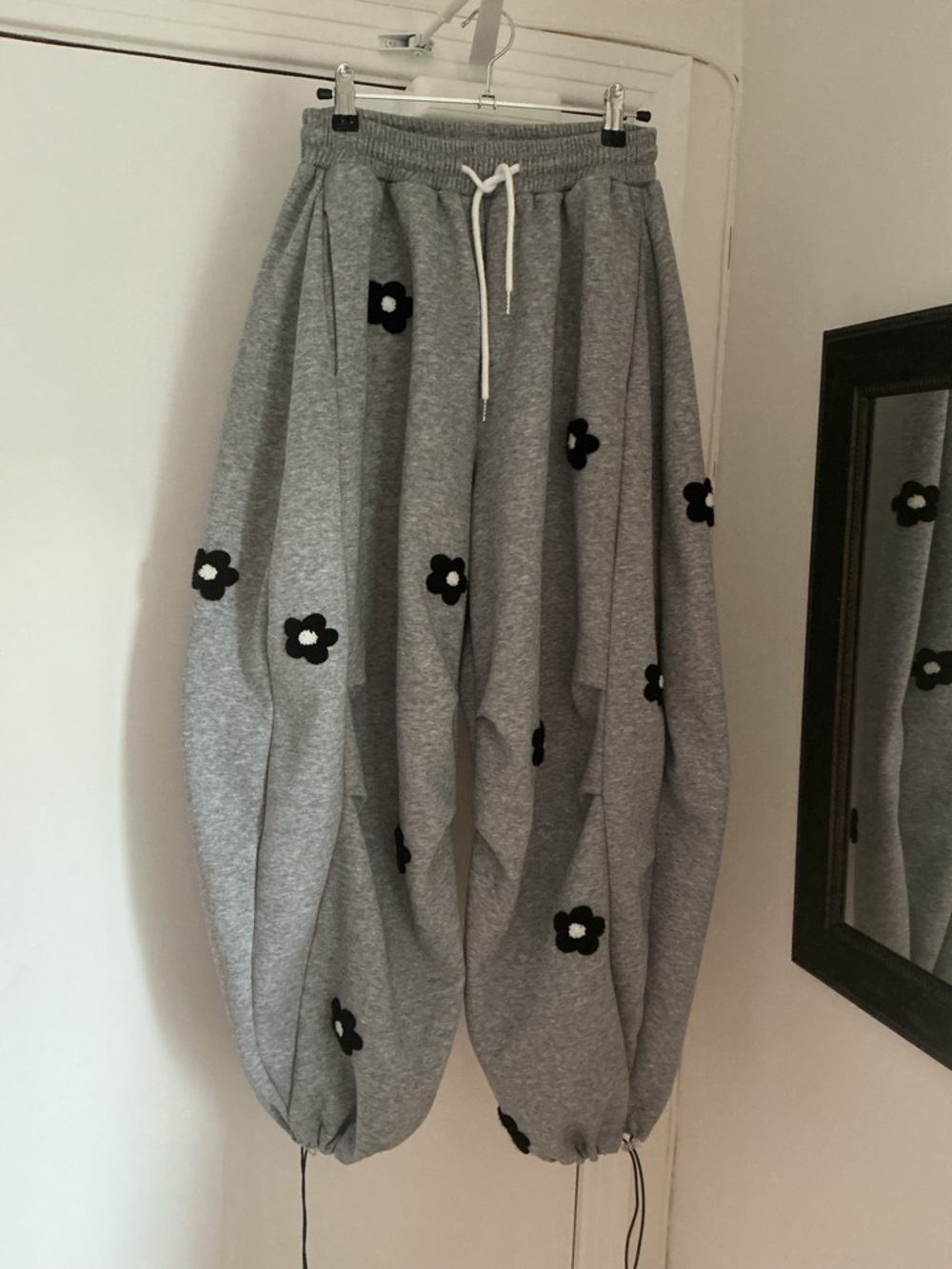 Grey balloon Floral Drawstring Sweatpants